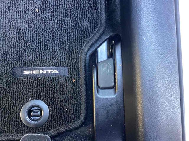 シエンタ Ｇ　純正ナビ　Ｂｌｕｅｔｏｏｔｈ　バックカメラ　フリップダウンモニター　レーンアシスト　衝突被害軽減システム　両側電動スライドドア　オートマチックハイビーム　スマートキー　シートヒーター　電動格納式ミラー（43枚目）