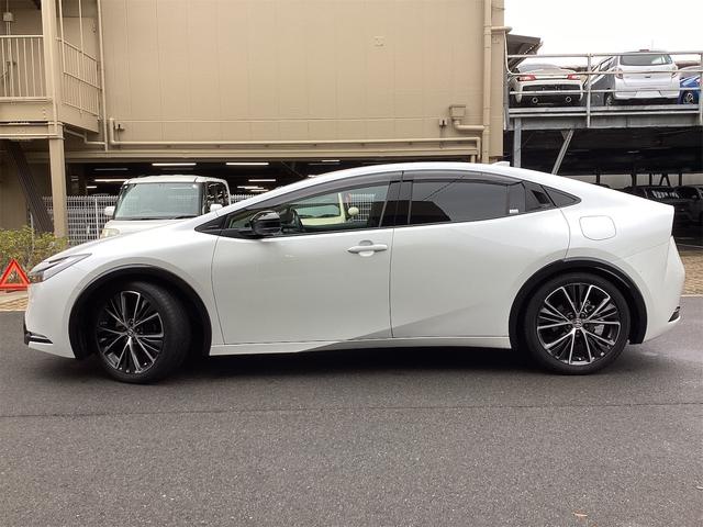 プリウス Ｚ　クリアランスソナー　レーンアシスト　オートクルーズコントロール　パークアシスト　衝突被害軽減システム　全周囲カメラ　ナビ　ＴＶ　アルミホイール　オートマチックハイビーム　オートライト（12枚目）