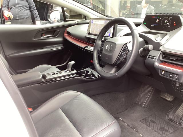 プリウス Ｚ　クリアランスソナー　レーンアシスト　オートクルーズコントロール　パークアシスト　衝突被害軽減システム　全周囲カメラ　ナビ　ＴＶ　アルミホイール　オートマチックハイビーム　オートライト（35枚目）