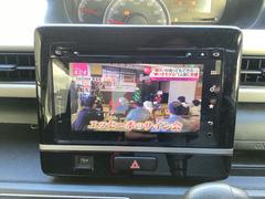 ＴＶ付きの車となっております。ドライブの合間の休憩中に気になる番組を見ることができます。 3