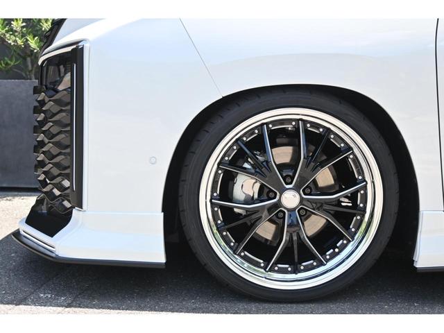 ヴォクシー Ｓ－Ｚ　ＺＥＵＳ新車カスタム　エアロ（Ｆ・Ｓ・Ｒ・ＧＧ・ＲＧ・ＤＬＧ）・エアロ塗装・車高調・４本出しマフラー・２０インチ・ドアミラーカバー・カーボン調ピラーパネル・１０．５型ＤＡ・ＴＴＭ・ＬＥＤヘッドランプ（5枚目）