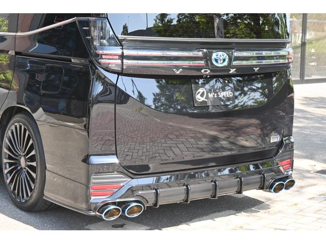 ヴォクシー ハイブリッドＳ－Ｚ　ＺＥＵＳ新車カスタム　エアロ（Ｆ・Ｓ・Ｒ・ＧＧ）・４本出しマフラー（チタンカラーテール）・１９インチ・車高調・１０．５型ＤＡプラス・３眼ＬＥＤヘッド・快適パッケージＨＩ（16枚目）