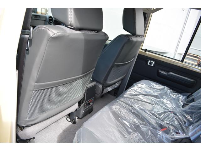 ランドクルーザー70 AX Bカメラ LEDヘッドライト 禁煙車 クルーズコントロール 電動デフロック 丸目LEDヘッドライト 純正16インチアルミホイール オートハイビーム トヨタセーフティセンス アルミ製サイドステップ(69枚目)