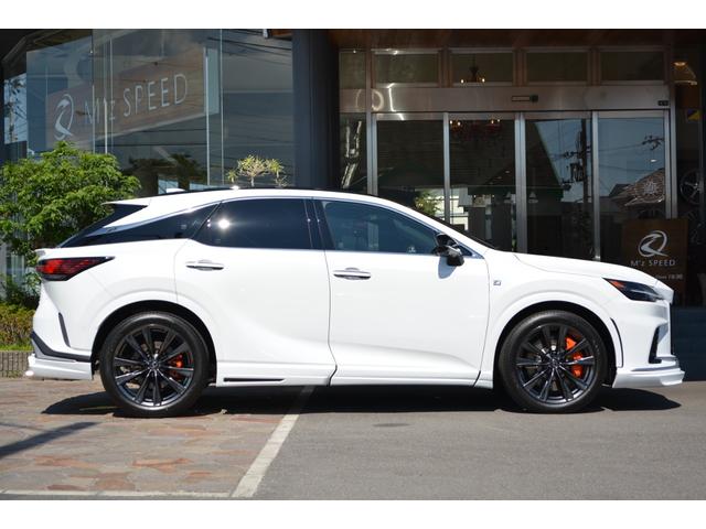 ＲＸ ＲＸ３５０　Ｆスポーツ　ＺＥＵＳエアロ　パノラマルーフ　前後ドラレコ　　　デジタルインナーミラー　オレンジキャリパー　後席電動シート　シートヒーター　ＰＶＭ　ＥＴＣ２．０　赤内装　ブラインドスポットモニター　電動リアゲート（6枚目）