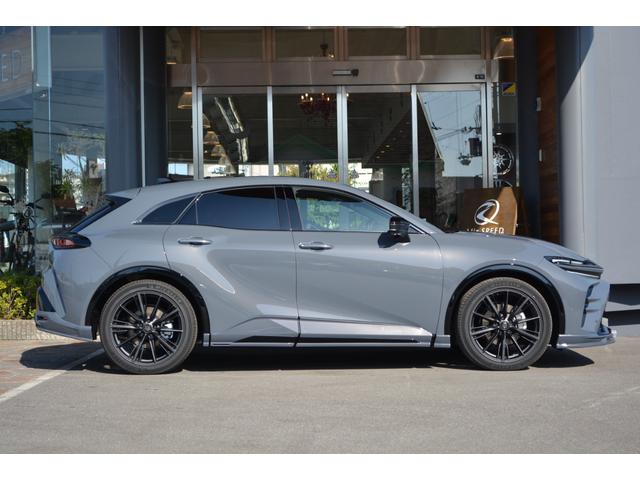 クラウンスポーツ Ｚ　ＴＨＥ　７０ｔｈ　ＺＥＵＳエアロ　パノラマルーフ　デジタルミラー　ブラインドスポットモニター　パワーバックドア　本革シート　ヘッドアップディスプレイ　　前後ドラレコ　ＥＴＣ２．０　フルセグＴＶ　　ＡＣ１００Ｖ（13枚目）