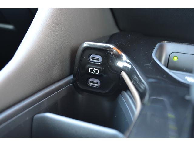 クラウンスポーツ Ｚ　ＴＨＥ　７０ｔｈ　ＺＥＵＳエアロ　パノラマルーフ　デジタルミラー　ブラインドスポットモニター　パワーバックドア　本革シート　ヘッドアップディスプレイ　　前後ドラレコ　ＥＴＣ２．０　フルセグＴＶ　　ＡＣ１００Ｖ（45枚目）