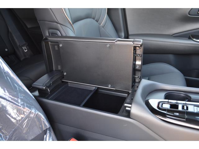 クラウンスポーツ Ｚ　ＴＨＥ　７０ｔｈ　ＺＥＵＳエアロ　パノラマルーフ　デジタルミラー　ブラインドスポットモニター　パワーバックドア　本革シート　ヘッドアップディスプレイ　　前後ドラレコ　ＥＴＣ２．０　フルセグＴＶ　　ＡＣ１００Ｖ（49枚目）