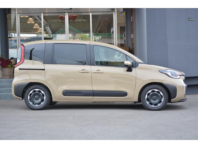 シエンタ ハイブリッドＺ　純正１０．５型ナビ　ドラレコ　ＥＴＣ　全周囲カメラ　ＢＳＭ　トヨタセーフティセンス　７人乗り　フルセグ　両側電動スライドドア　ＬＥＤヘッドライト　シートヒーター　ステアリングヒーター　レーダークルーズ（5枚目）