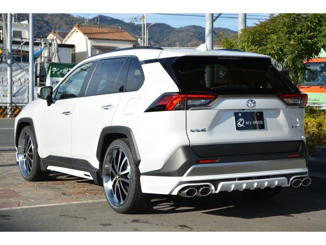 ＲＡＶ４ ハイブリッドＧ　ＺＥＵＳエアロ　パノラマルーフ　デジタルミラー　全周囲カメラ　電動リアゲート　ＢＳＭ　　ＬＥＤヘッドライト　ＥＴＣ２．０　フルセグＴＶ　ステアリングヒーター　シートヒーター　パワーシート（5枚目）