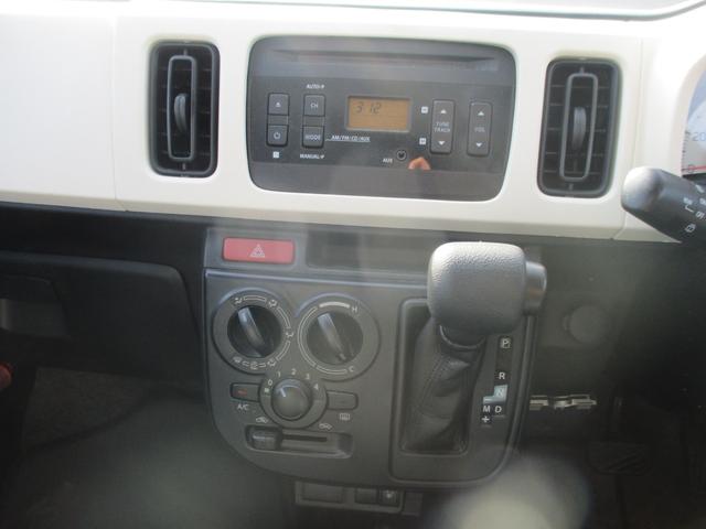 アルト Ｆ　４ＷＤ　ＥＴＣ　キーレスエントリー　シートヒーター　ＡＴ　盗難防止システム　ＡＢＳ　ＥＳＣ　ＣＤ　ミュージックプレイヤー接続可　アルミホイール　衝突安全ボディ　エアコン　パワーステアリング（6枚目）