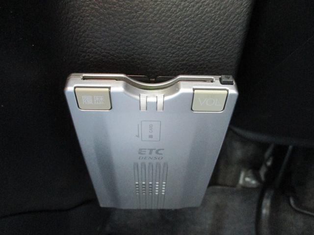 アルト Ｆ　４ＷＤ　ＥＴＣ　キーレスエントリー　シートヒーター　ＡＴ　盗難防止システム　ＡＢＳ　ＥＳＣ　ＣＤ　ミュージックプレイヤー接続可　アルミホイール　衝突安全ボディ　エアコン　パワーステアリング（10枚目）