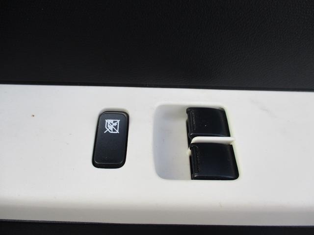 アルト Ｆ　４ＷＤ　ＥＴＣ　キーレスエントリー　シートヒーター　ＡＴ　盗難防止システム　ＡＢＳ　ＥＳＣ　ＣＤ　ミュージックプレイヤー接続可　アルミホイール　衝突安全ボディ　エアコン　パワーステアリング（12枚目）