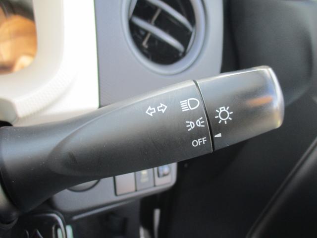 アルト Ｆ　キーレスエントリー　電動格納ミラー　ＡＴ　盗難防止システム　ＡＢＳ　ＥＳＣ　ＣＤ　ミュージックプレイヤー接続可　衝突安全ボディ　エアコン　パワーステアリング　パワーウィンドウ　運転席エアバッグ（9枚目）