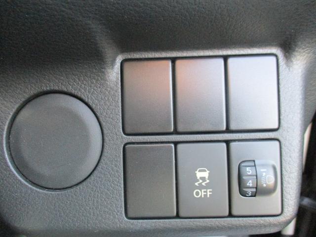 アルト Ｆ　キーレスエントリー　電動格納ミラー　ＡＴ　盗難防止システム　ＡＢＳ　ＥＳＣ　ＣＤ　ミュージックプレイヤー接続可　衝突安全ボディ　エアコン　パワーステアリング　パワーウィンドウ　運転席エアバッグ（11枚目）