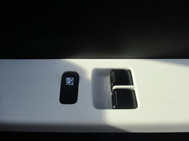 アルト Ｆ　キーレスエントリー　電動格納ミラー　ＡＴ　盗難防止システム　ＡＢＳ　ＥＳＣ　ＣＤ　ミュージックプレイヤー接続可　衝突安全ボディ　エアコン　パワーステアリング　パワーウィンドウ　運転席エアバッグ（12枚目）