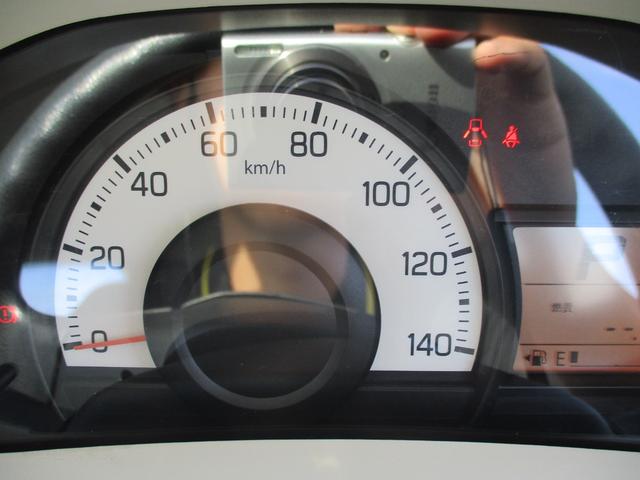 アルト Ｆ　キーレスエントリー　電動格納ミラー　ＡＴ　盗難防止システム　ＡＢＳ　ＥＳＣ　ＣＤ　ミュージックプレイヤー接続可　衝突安全ボディ　エアコン　パワーステアリング　パワーウィンドウ　運転席エアバッグ（26枚目）