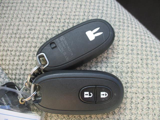 アルトラパン S クリアランスソナー レーンアシスト 衝突被害軽減システム オートライト HID スマートキー アイドリングストップ シートヒーター ベンチシート CVT 盗難防止システム ABS ESC CD(39枚目)