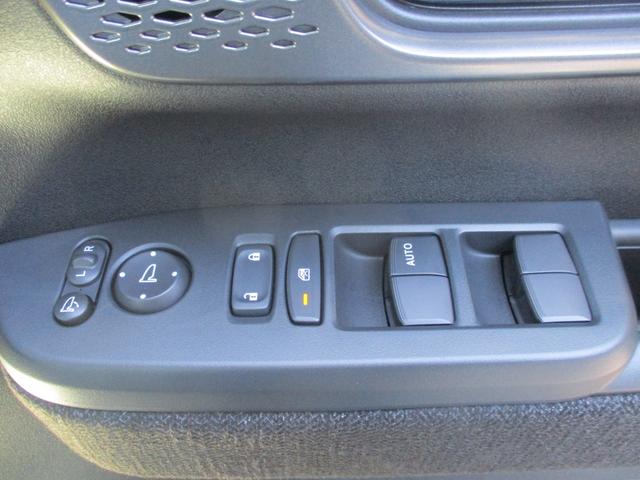 N-BOXカスタム ベースグレード バックカメラ 両側スライド・片側電動 クリアランスソナー オートクルーズコントロール レーンアシスト 衝突被害軽減システム オートライト LEDヘッドランプ スマートキー アイドリングストップ(12枚目)