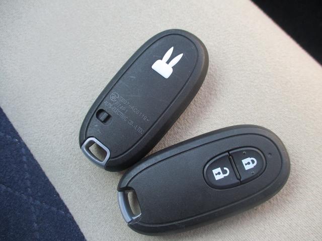 アルトラパン モード　クリアランスソナー　レーンアシスト　衝突被害軽減システム　オートライト　ＨＩＤ　スマートキー　アイドリングストップ　電動格納ミラー　シートヒーター　ベンチシート　ＣＶＴ　盗難防止システム　ＡＢＳ（14枚目）