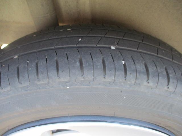 アルトラパン モード　クリアランスソナー　レーンアシスト　衝突被害軽減システム　オートライト　ＨＩＤ　スマートキー　アイドリングストップ　電動格納ミラー　シートヒーター　ベンチシート　ＣＶＴ　盗難防止システム　ＡＢＳ（24枚目）