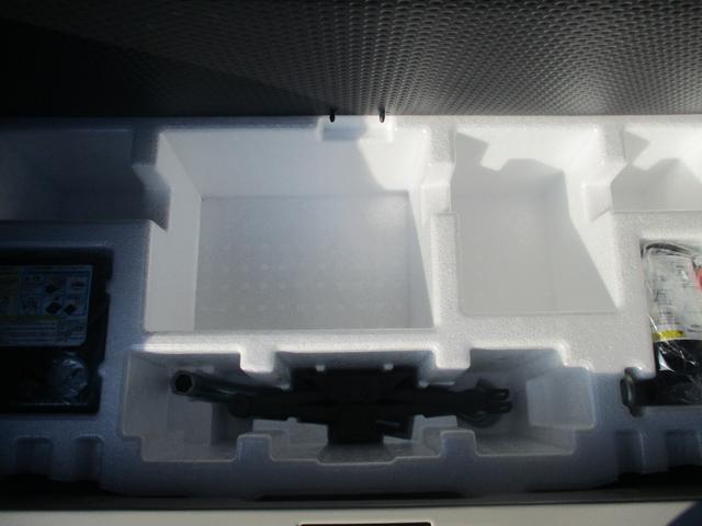 アルトラパン モード　クリアランスソナー　レーンアシスト　衝突被害軽減システム　オートライト　ＨＩＤ　スマートキー　アイドリングストップ　電動格納ミラー　シートヒーター　ベンチシート　ＣＶＴ　盗難防止システム　ＡＢＳ（29枚目）