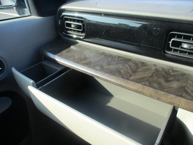 アルトラパン モード　クリアランスソナー　レーンアシスト　衝突被害軽減システム　オートライト　ＨＩＤ　スマートキー　アイドリングストップ　電動格納ミラー　シートヒーター　ベンチシート　ＣＶＴ　盗難防止システム　ＡＢＳ（33枚目）