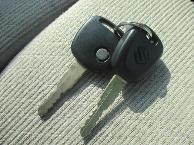 ワゴンＲ ＦＡ　４ＷＤ　キーレスエントリー　電動格納ミラー　シートヒーター　ベンチシート　ＣＶＴ　盗難防止システム　ＡＢＳ　ＥＳＣ　アルミホイール　衝突安全ボディ　エアコン　パワーステアリング　パワーウィンドウ（14枚目）