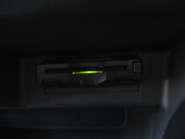 ワゴンＲ ２０周年記念車　ＥＴＣ　ナビ　衝突被害軽減システム　オートライト　ＨＩＤ　スマートキー　アイドリングストップ　電動格納ミラー　シートヒーター　ベンチシート　ＣＶＴ　盗難防止システム　ＡＢＳ　ＥＳＣ　ＣＤ　ＤＶＤ再生（29枚目）