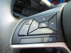 自ら操るハンドル！ドライバーの生命線です。目線を大きくそらすことなくボタンの操作を行うことができるので、安全にも配慮できますね。 6