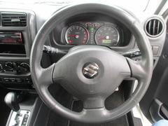お車の販売以外にも、車検整備や自動車保険代理店業務も行っています！お気軽にご相談くださいませ！ 3