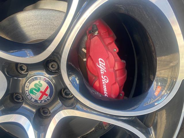 ステルヴィオ 2.0ターボ Q4スポーツパッケージ 黒革シート/シートヒーター/パワーシート ステアリングヒーター 20インチAW 純正ナビ/Bluetooth/フルセグ/Bカメラ/Applecarplay ハーマンカードン レッドキャリパー(37枚目)