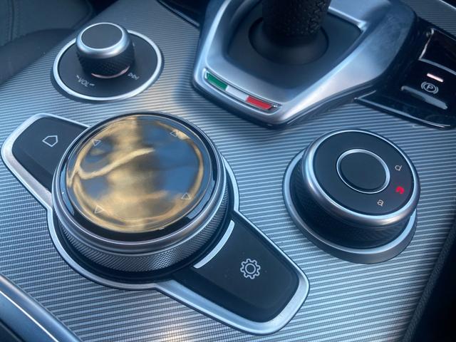 ステルヴィオ 2.0ターボ Q4スポーツパッケージ 黒革シート/シートヒーター/パワーシート ステアリングヒーター 20インチAW 純正ナビ/Bluetooth/フルセグ/Bカメラ/Applecarplay ハーマンカードン レッドキャリパー(60枚目)