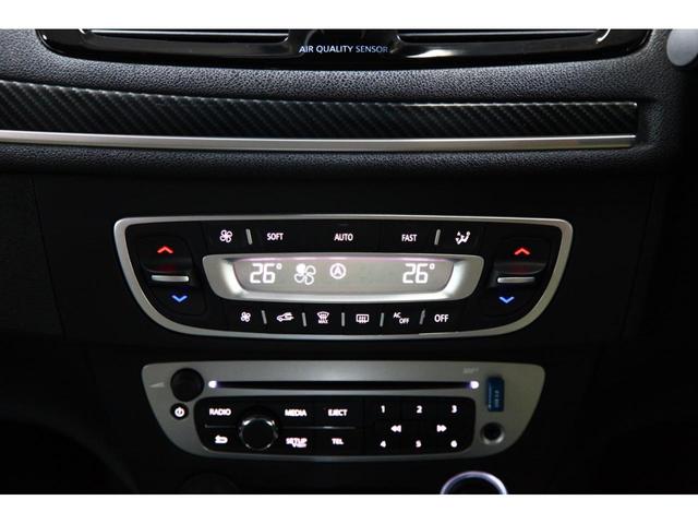 メガーヌ ルノー　スポール　ＲＥＣＡＲＯシート　ＣＤオーディオ／Ｂｌｕｅｔｏｏｔｈ　ＨＩＤヘッドライト　カードキー　禁煙車　純正ブラック１８ＡＷ　ＥＴＣ　６速マニュアル（76枚目）