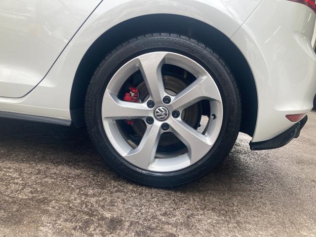 ゴルフＧＴＩ ベースグレード　黒レザー純正レカロ／シートヒーター／パワーシート　純正ナビ／フルセグ／Ｂｌｕｅｔｏｏｔｈ／Ｂカメラ　クルーズコンロール　６速ＤＳＧ／パドルシフト　プッシュスタート／スマートキー（32枚目）