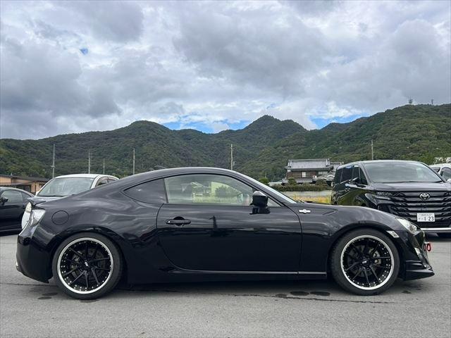 ８６ ＧＴ　・６ＭＴ・ＴＲＤフロントエアロ・ＢＬＩＴＺ製ＺＺ－Ｒ車高調・ＳＳＲーＲＥＩＮＥＲｔｙｐｅ１０Ｒ－１８インチＡＷ・社外ナビ・ＴＶフルセグ・バックモニター・ＥＴＣ・クルーズコントロール・スマートキー（6枚目）