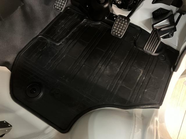 ハイゼットトラック スタンダード MT車/スマアシ/コーナーセンサー R.7年式//パワステ/コーナーセンサー/エアコン/衝突回避支援ブレーキ/車線逸脱抑制制御機能/ブレーキ制御付き誤発進抑制抑制機能/オートライト/(13枚目)