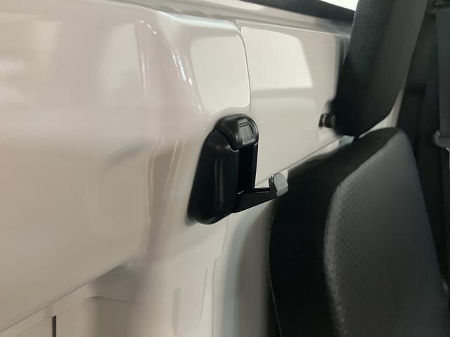 ハイゼットトラック スタンダード MT車/スマアシ/コーナーセンサー R.7年式//パワステ/コーナーセンサー/エアコン/衝突回避支援ブレーキ/車線逸脱抑制制御機能/ブレーキ制御付き誤発進抑制抑制機能/オートライト/(29枚目)