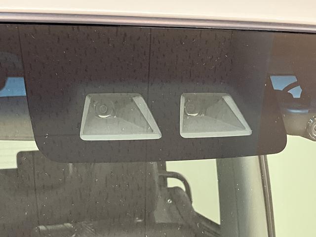 安心装備のスマートアシスト付きです☆　フロントガラス上部のステレオ式カメラで安全運転をサポートしてくれます☆