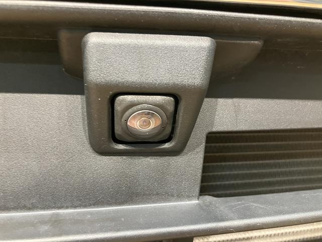 バックする際に後方だけではなく車を上から見たような映像をナビなどのモニターに映し出してくれますよ☆死角が消え安全にバックをして頂けるようになります☆バックが苦手な方にもオススメな装備です☆