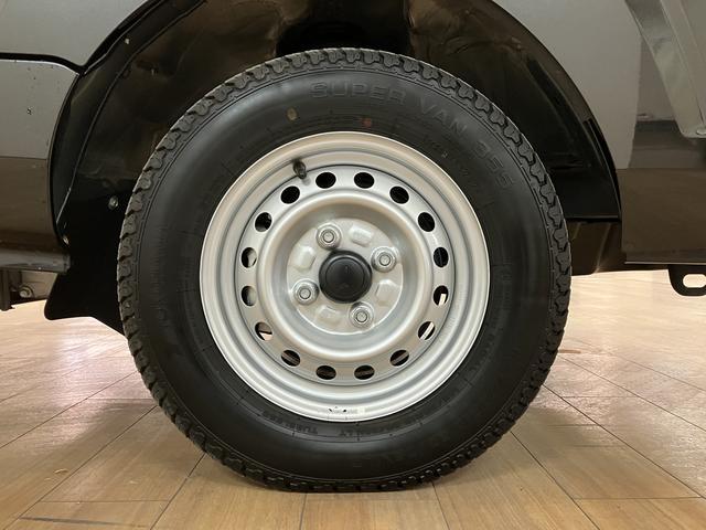 ハイゼットトラック ジャンボエクストラ／ディスプレイオーディオ／走行０．４万キロ　１年間走行距離無制限保証／走行０．４万キロ／ディスプレイオーディオ／ＢＬＵＥＴＯＯＴＨ／ＵＳＢ／ＡＵＸ／バックカメラ／コーナーセンサー／プッシュスタートボタン／電動格納式ドアミラー／スマートキー／（35枚目）