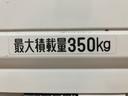 スタンダード／エアコン／パワステ／１年保証／走行５．９万キロ　１年間走行距離無制限保証／走行５．９万キロ／ラジオ／エアコン／パワーステアリング／ＥＴＣ／ロングバイザー／ゴムマット／三方開／ＡＴ車／車検整備付き／（30枚目）
