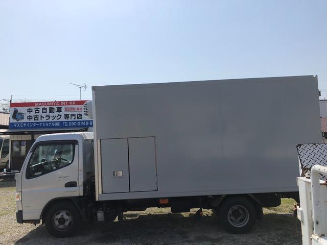 キャンター 　冷蔵冷凍車　冷蔵・冷凍、小部屋　最大積載量：１，８００ｋｇ　走行距離：２２万ｋｍ　冷凍機：デンソーＣＧＡ８６２　　ＡＴ（13枚目）