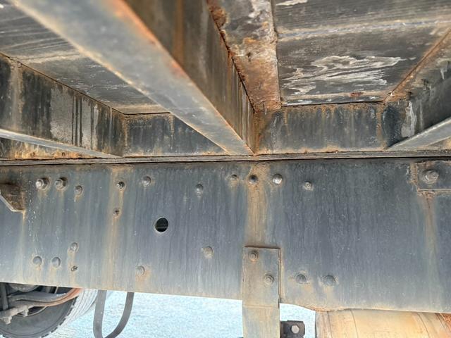 スーパーグレート セルフローダー エンジン:6M70 ターボ ハイジャッキ 3段ユニック 走行距離:89万km ベッド付(10枚目)