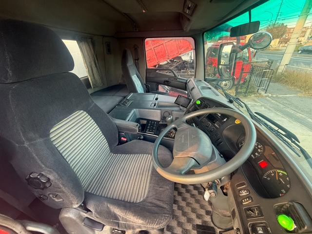 スーパーグレート セルフローダー エンジン:6M70 ターボ ハイジャッキ 3段ユニック 走行距離:89万km ベッド付(13枚目)