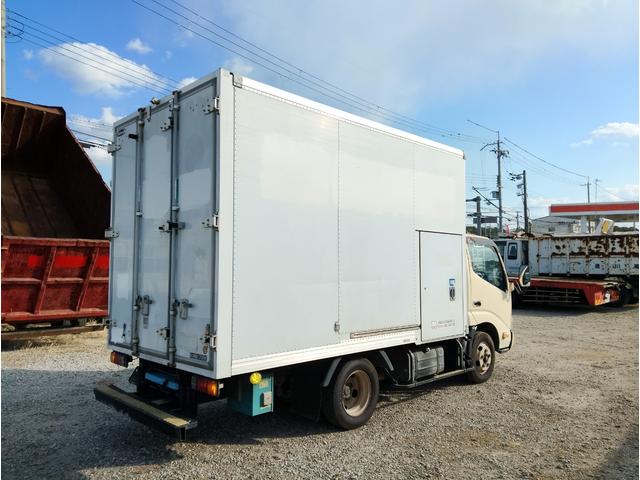 トヨエース 　冷蔵冷凍車　デンソー　－２０℃　冷凍・冷蔵：小室　最大積載量：１，７５０ｋｇ　走行距離：２０万ｋｍ　サイドスライドドア　３枚折れ戸　バックモニター（4枚目）
