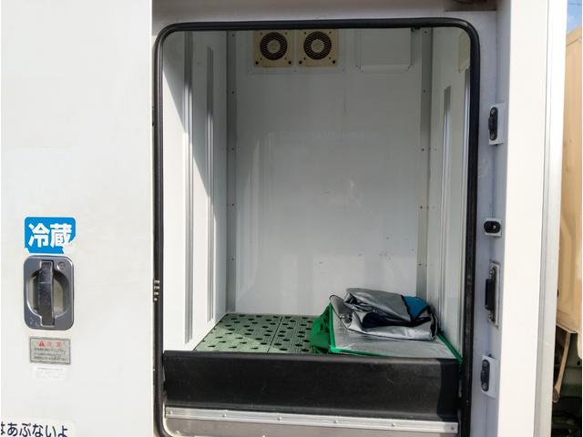 トヨエース 　冷蔵冷凍車　デンソー　－２０℃　冷凍・冷蔵：小室　最大積載量：１，７５０ｋｇ　走行距離：２０万ｋｍ　サイドスライドドア　３枚折れ戸　バックモニター（6枚目）