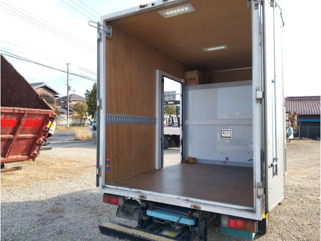 トヨエース 　冷蔵冷凍車　デンソー　－２０℃　冷凍・冷蔵：小室　最大積載量：１，７５０ｋｇ　走行距離：２０万ｋｍ　サイドスライドドア　３枚折れ戸　バックモニター（12枚目）