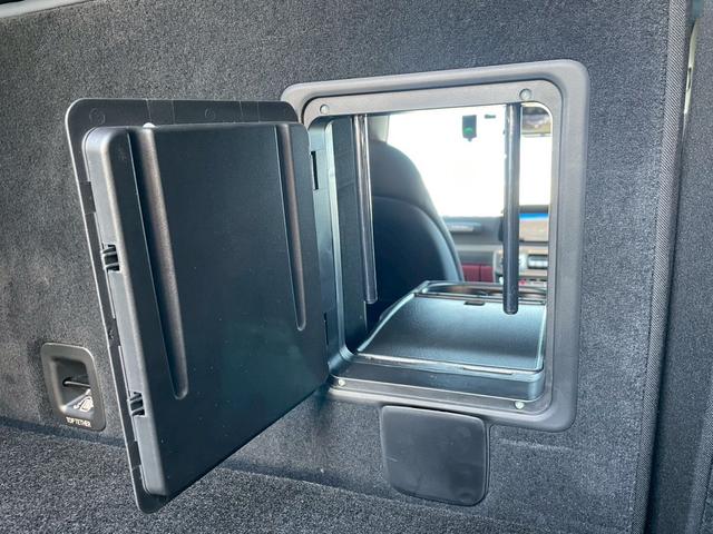 Ｇクラス Ｇ６３　マヌファクトゥーアＰＧ・プラバスフロントリップ・背面タイヤ有り（68枚目）