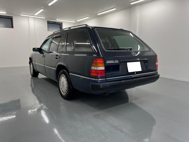 Ｅ２００ステーションワゴン(9枚目)