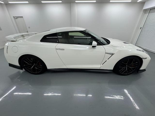 NISSAN GT-R PURE EDITION